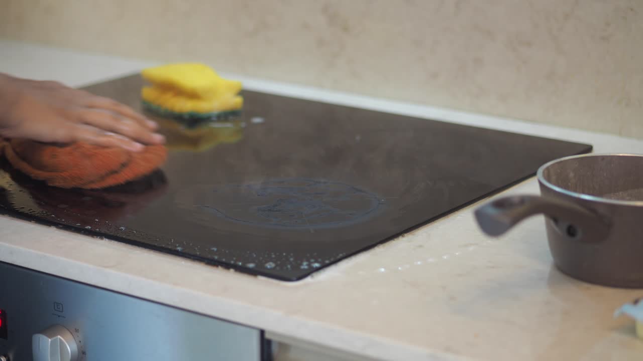 Cleaning a cooktop