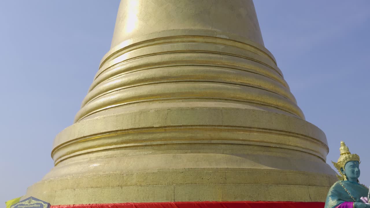 Stunning slow motion push in towards golden Pagoda of Wat Doi Saket in Bangkok