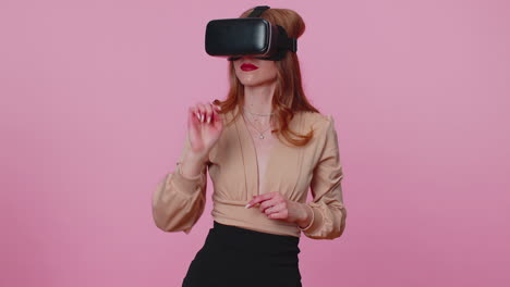 Mädchen-Nutzt-Virtual-Reality-Futuristische-Technologie-VR-Headset-Helm,-Um-Simulation-3D-Videospiel-Zu-Spielen