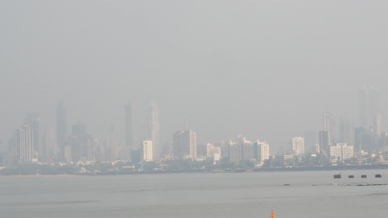 인도의 마린 드라이브 워크에서 보이는  ⁇ 바이 시내 스카이라인