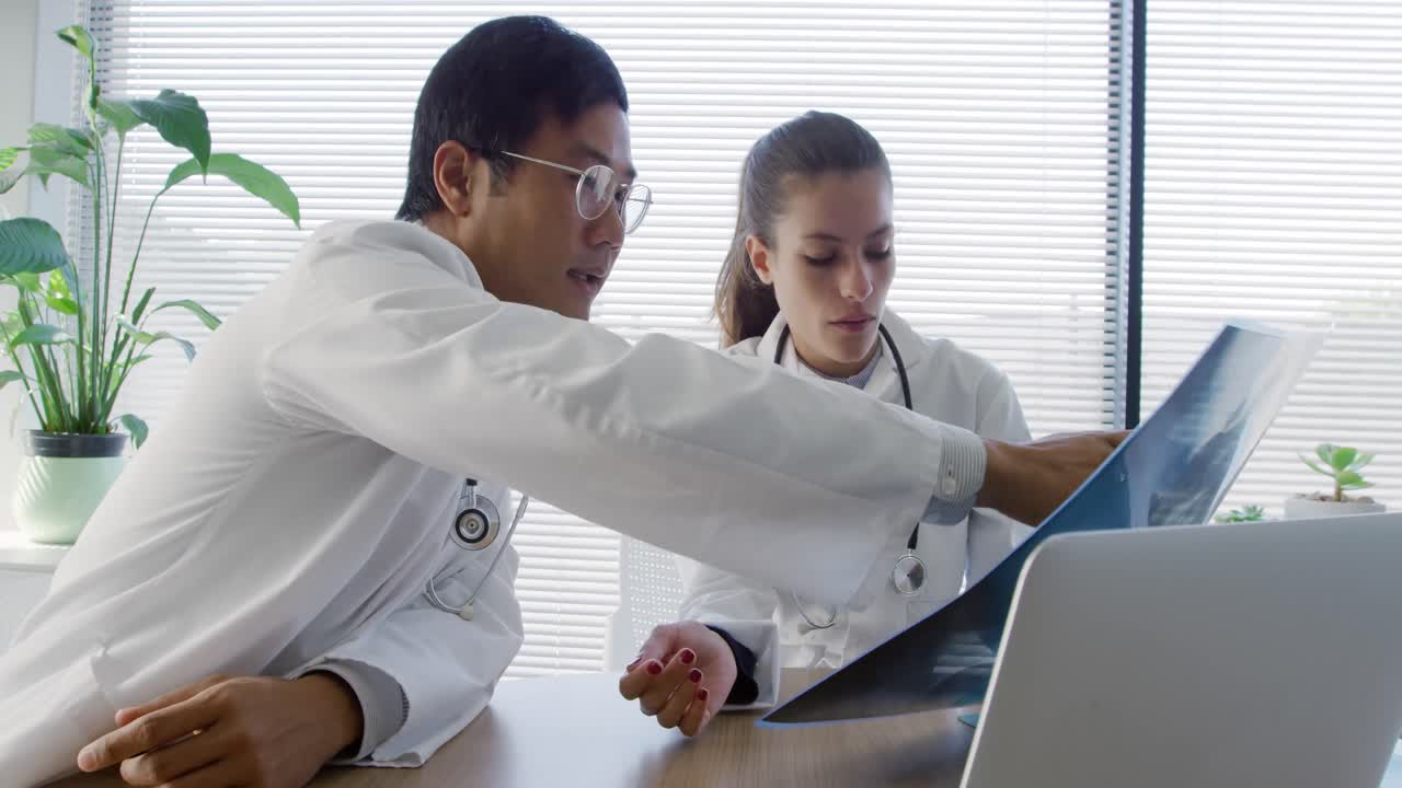 일 하는 의료 종사자 4k