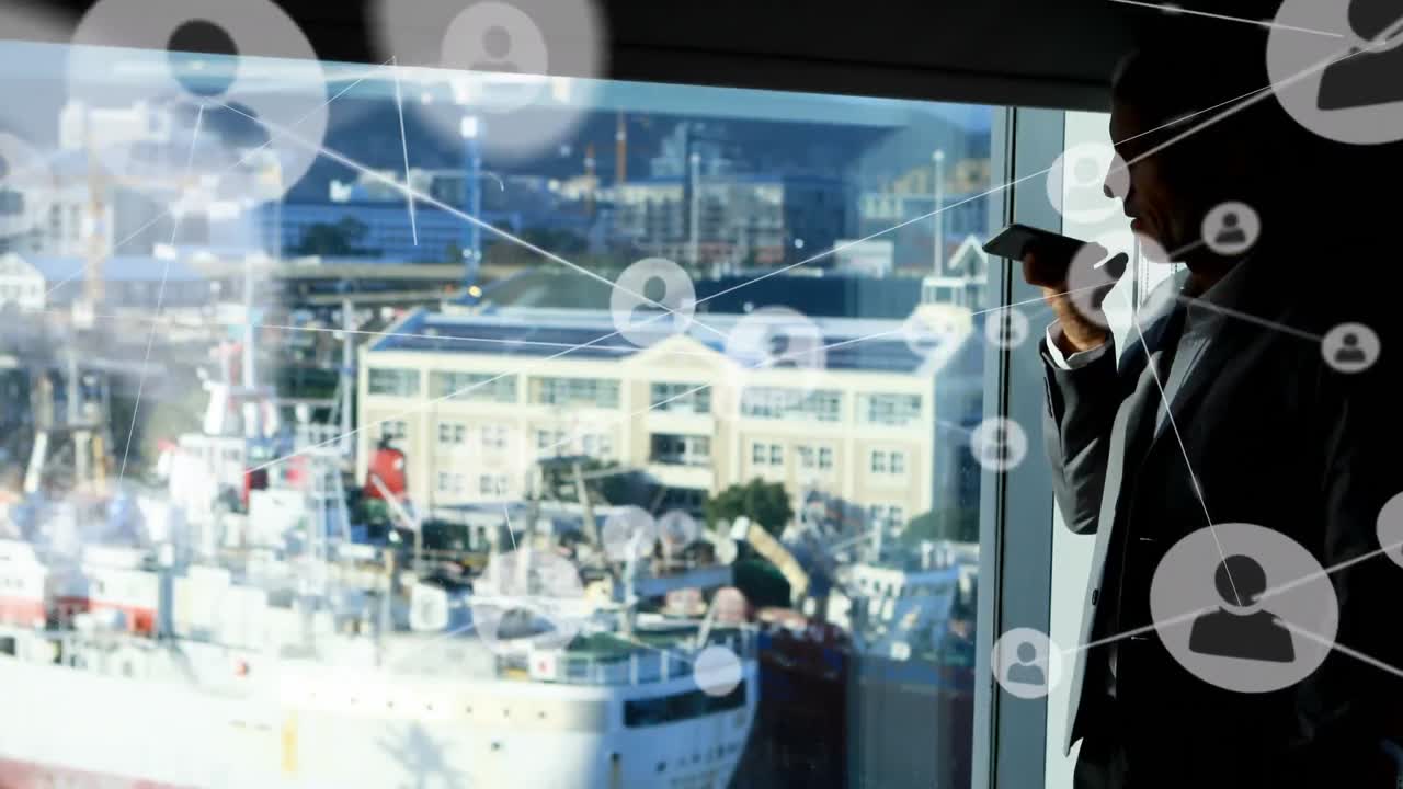 사무실에서 스마트폰으로 대화하는 백인 사업가에 대한 프로필 아이콘 네트워크의 애니메이션