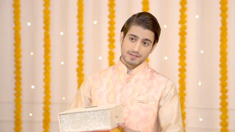 Indian-man-with-sweet-boxes-on-Diwali
