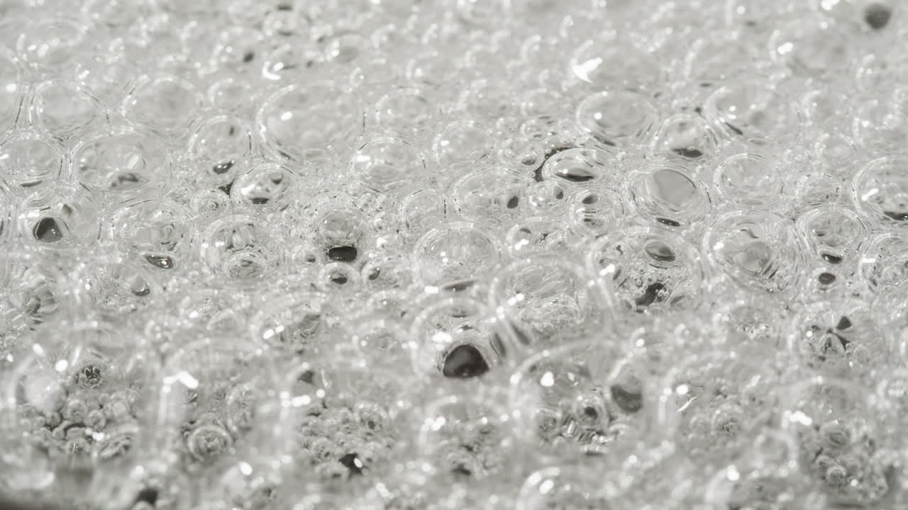 물 속에 있는 거품의 클로즈업