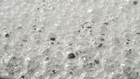 primer plano de burbujas en el agua