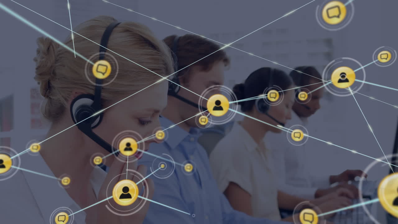 animación de iconos conectados sobre diversos representantes de los clientes que hablan con los clientes en la oficina