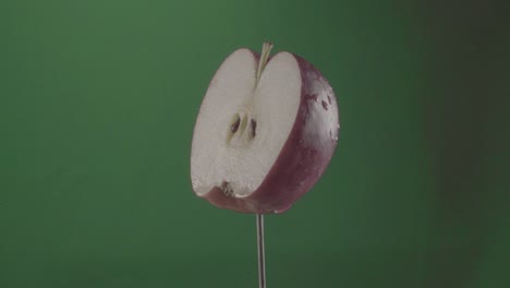 manzana girando con bucle en pantalla verde para la tecla de croma
