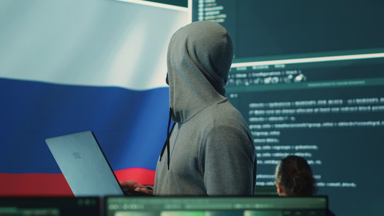 российские киберсилы работают с компьютерной системой