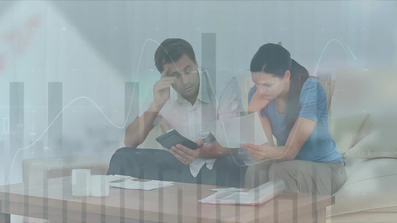 청구서를 지불하는 백인 부부에 대한 금융 데이터 처리 애니메이션