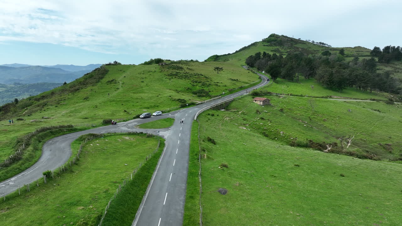 스페인의 조용한 시골 도로, 공중 드론 뷰