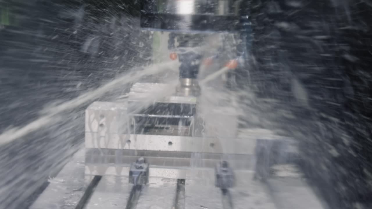 금속 가공 cnc 밀링 기계. 금속 절단 현대 가공 기술.