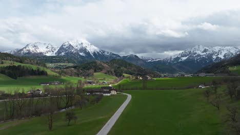 Österreich-Bergflug-Im-Sommer