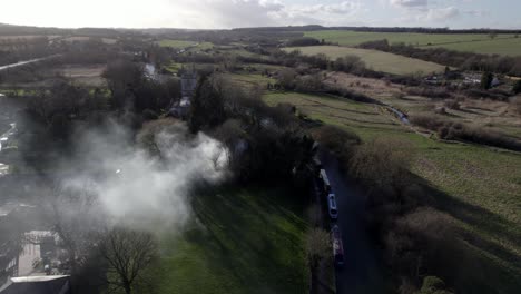 Hoguera-Que-Quema-La-Ciudad-Dehungryford-Y-El-Canal-De-Imágenes-Aéreas-De-Drones-De-Inglaterra