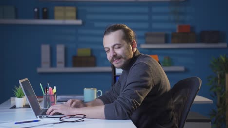 orgulloso y exitoso hombre de negocios.