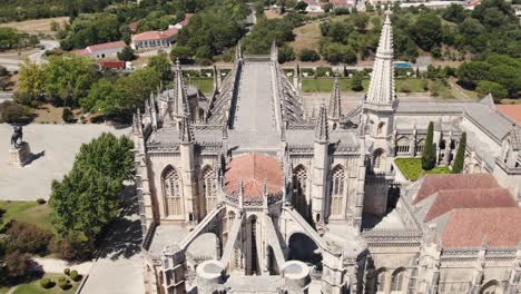 pull out shot overlooking at details structure of capelas imperfeitas, batalha monastery