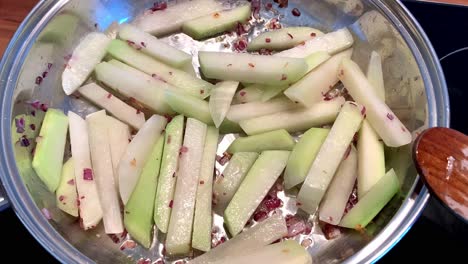 fry kohlrabi and onions in a pan