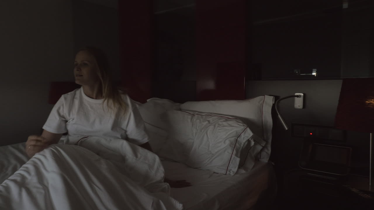 просыпаться и открывать умные жалюзи