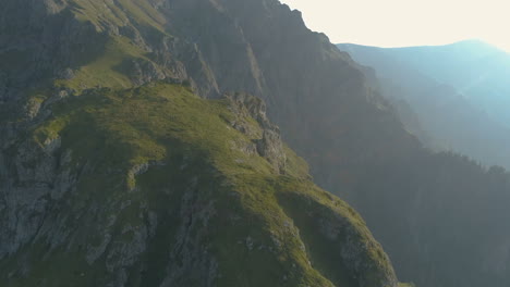 Increíble-Paisaje-De-Montaña-Aérea--botev-Pico-Bulgaria