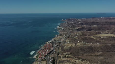 vuelo sobre las playas de rosarito en baja california, méxico