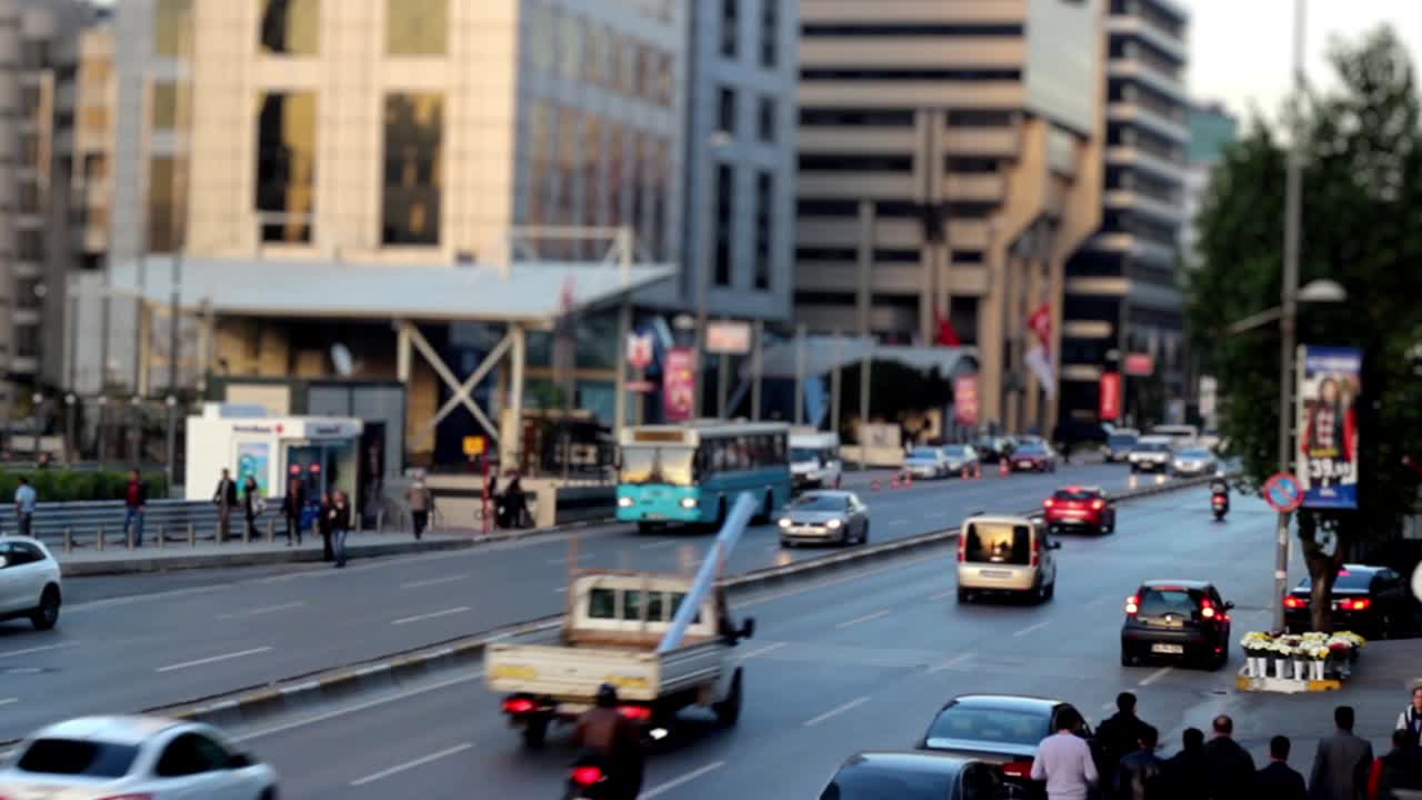 автомобильная пробка на шоссе время пробега 4