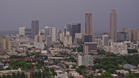 Atlanta,-Georgia,-Luftaufnahme-V911,-Gezoomter-Überflug-O4w-Und-Sweet-Auburn,-Aufnahme-Der-Stadtlandschaft-Der-Innenstadt-Und-Der-Stadtviertel-Sowie-Von-Husley-Yard-An-Einem-Stürmischen-Tag-–-Aufgenommen-Mit-Mavic-3-Pro-Cine-–-Mai-2023