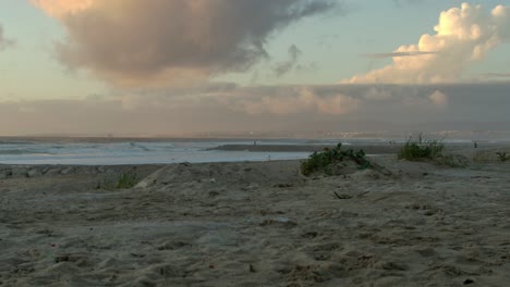 Dramatische-Wolkenaufnahme-Vom-Strand-Mit-Einem-35-mm-Roikinon-Auf-Zcam