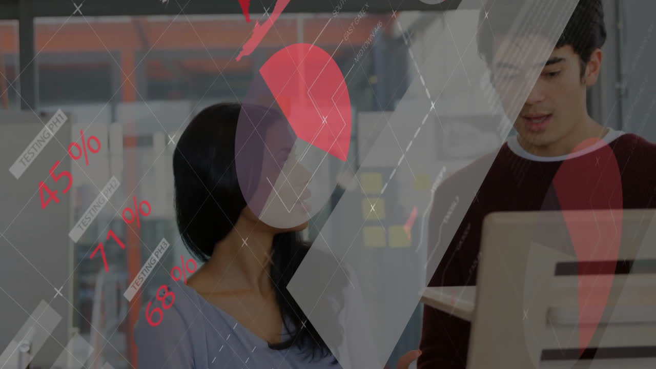 사무실에서 다양한 사업가들에 대한 금융 데이터 처리의 활성화