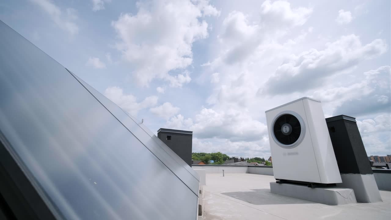 sistemas de calefacción, ventilación y aire acondicionado. bomba de calor en el techo