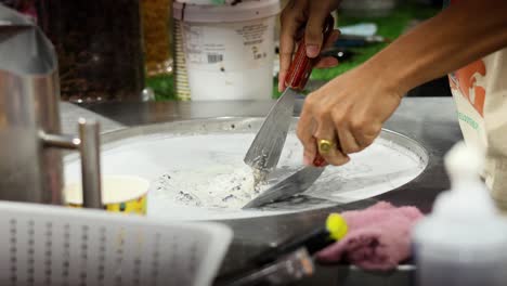 making thai shaved ice