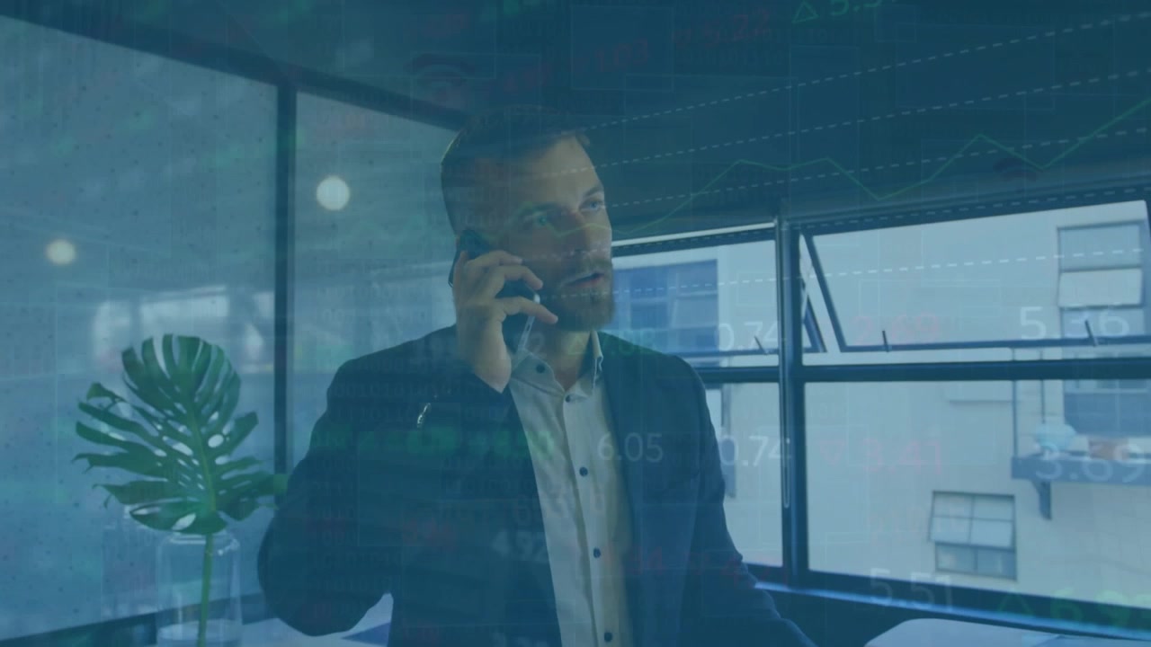 Animazione dell’elaborazione di dati finanziari su un uomo d’affari che usa uno smartphone