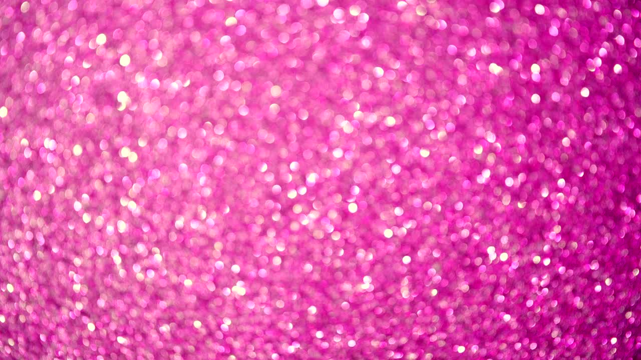 luces desenfocadas en el fondo.