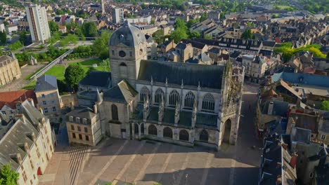 Notre-Dame-Basilica,-Alencon,-Orne-in-Normandie,-France