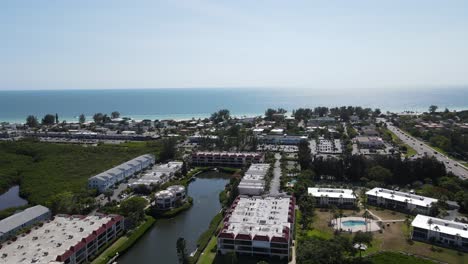 Luftflug-Zum-Holmes-Beach-Auf-Anna-Maria-Island-Im-Manatee-County,-Florida