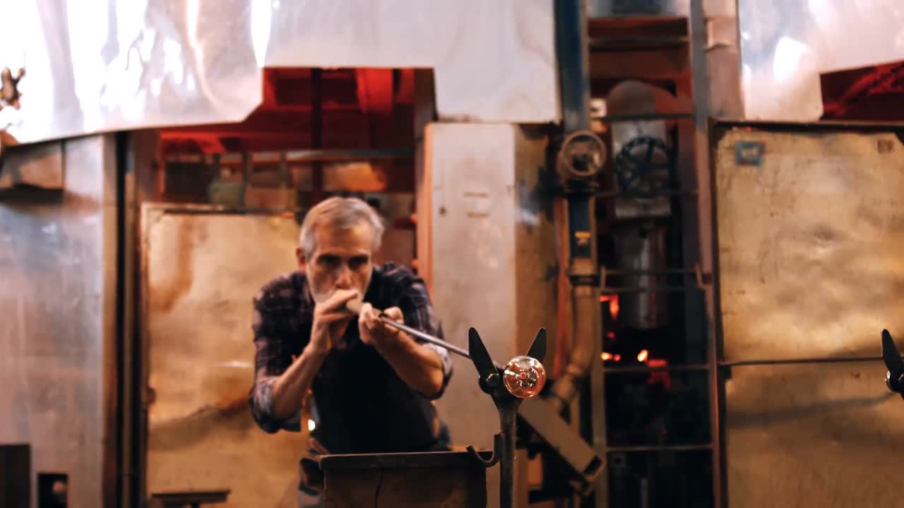 soplador de vidrio para soplar vidrio libremente