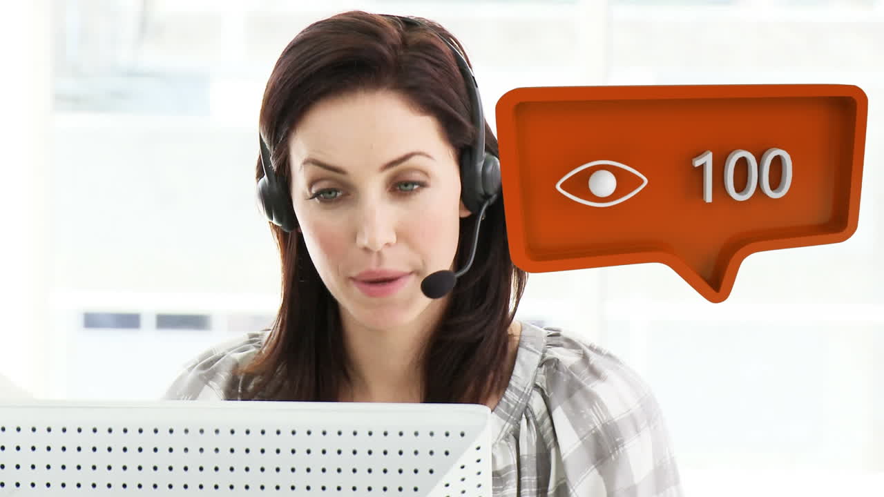 animación de iconos digitales sobre una mujer de negocios usando auriculares de teléfono