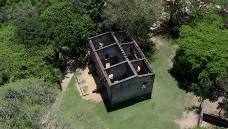 dron en órbita disparó sobre las ruinas del molino de engombe, descubriendo los alrededores