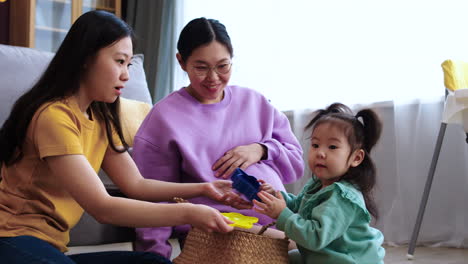 Mothers-and-babies-in-living-room