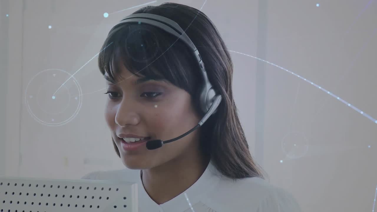 Animazione di reti di connessioni su una donna d'affari che usa auricolari telefonici