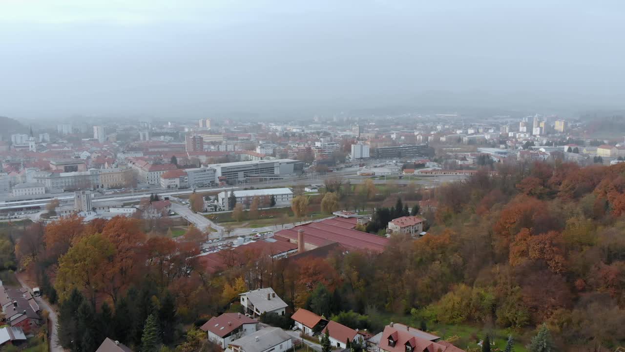 Zdjęcie lotnicze infrastruktury osiedla mieszkaniowego w Celje, Słowenia