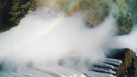 Vista-Aérea-Vertical-De-Las-Cataratas-Victoria,-Shungu-Namutitima-En-La-Frontera-De-Zimbabwe-Y-Zambia-En-áfrica