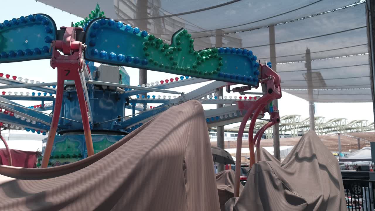 카니발에서 닫힌 카니발 타기