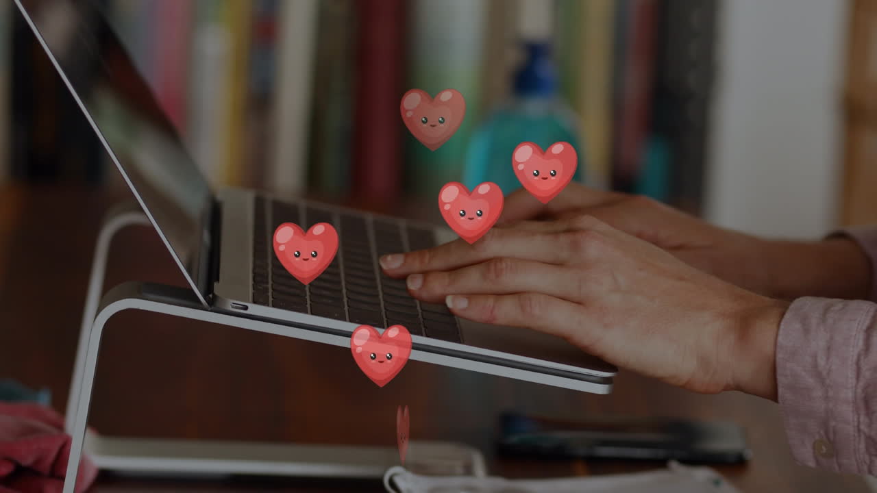 animación de corazones cayendo sobre persona que tiene video chat