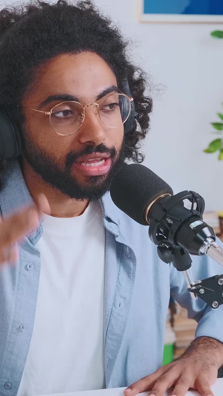 Cozy podcast chat with an arabianindian blogger