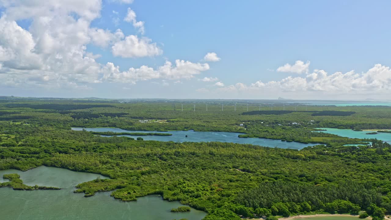 녹색 풍경, 모리셔스에 늘어선 풍력 터빈을 향해 드론 푸시