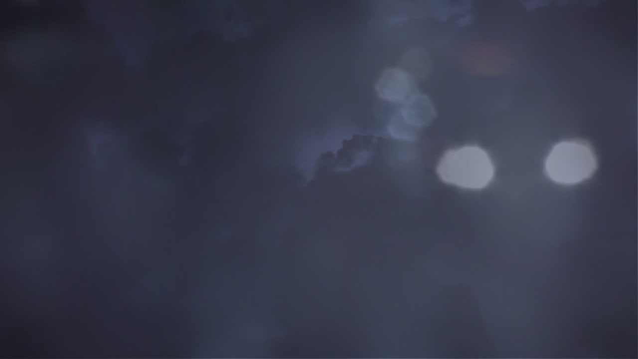 animación del cielo nocturno con tormenta eléctrica