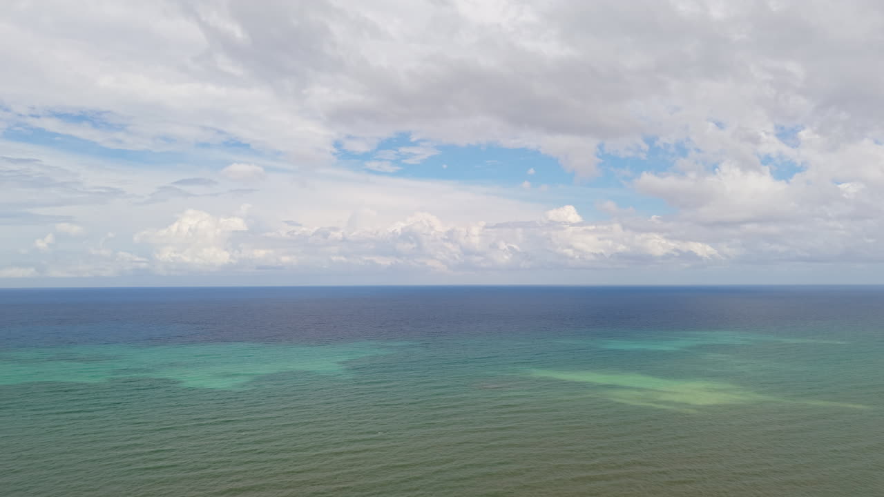Vista aerea dell'oceano e del cielo