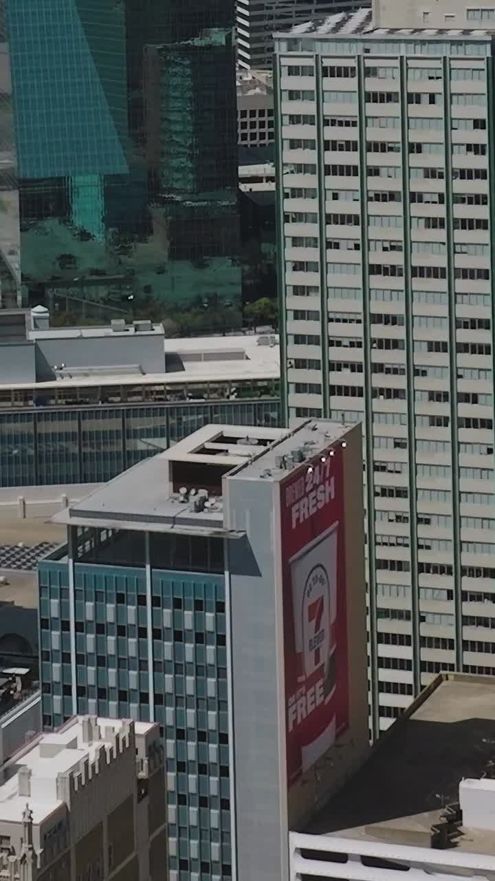 Vista del centro de Dallas, Texas, desde arriba, donde se ven edificios y calles