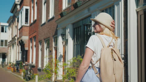 Una-Mujer-Joven-En-Delft-En-Los-Países-Bajos