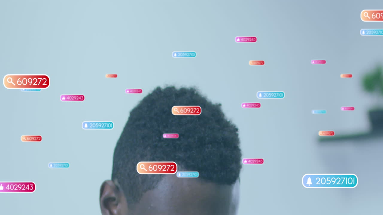 animación de iconos de redes sociales con números sobre diversas personas de negocios.