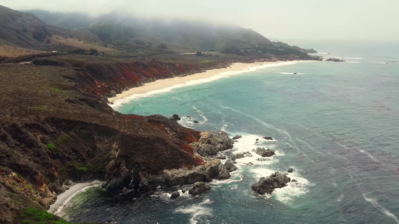 빅 쉬르 지역의 장엄한 캘리포니아 해안선의 입면도